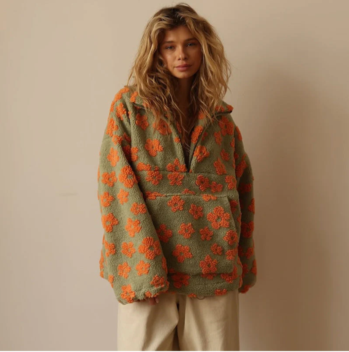 AZELMA - MAGLIONE IN PILE A MANICHE LUNGHE CON STAMPA FLOREALE